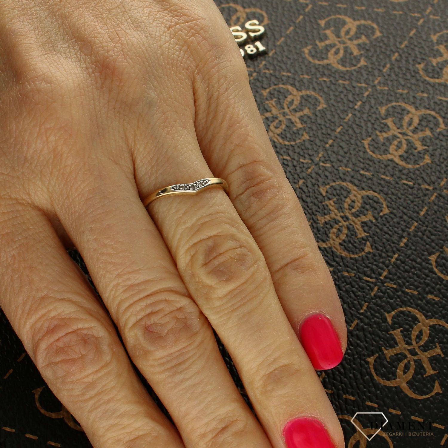 Złoty pierścionek z trzema diamentami 0,045ct • Żółte i białe złoto 585 • Rozmiar 11 • Model CH285.jpg